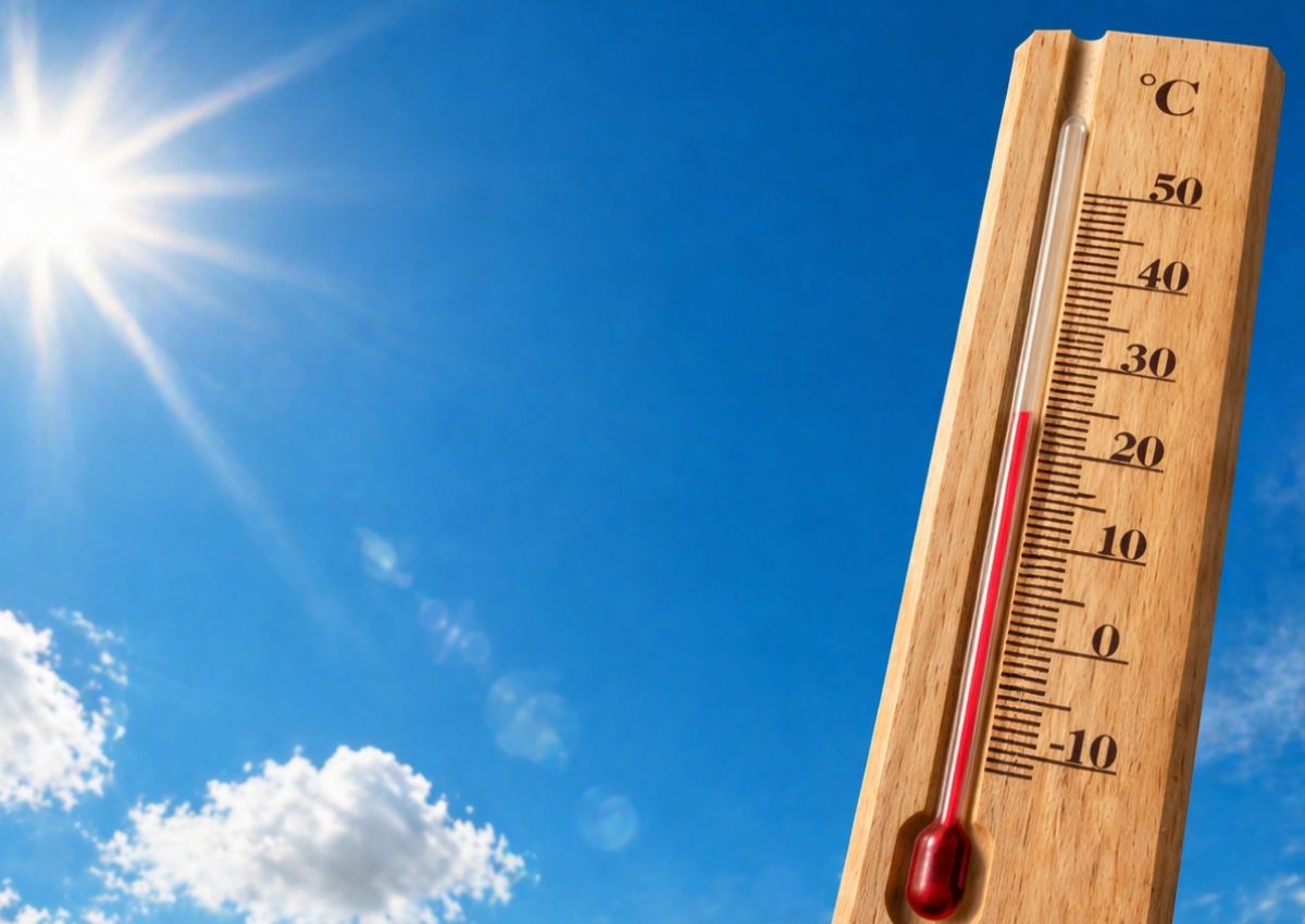 UK heatwave skin care tips with bright sun and thermometer
